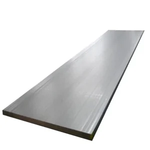 Nombre del producto: PLACA 3/8 A 8 X 20´ Categoría: Placa Material: Acero inoxidable (presuponiendo por la apariencia) Color: Plateado Tamaño: 3/8 de pulgada de grosor, 8 pies de largo Forma: Rectangular, plano Detalles técnicos: - Superficie lisa - Bordes rectos - Uso general en construcción y carpintería Funcionalidad: - Ideal para soporte estructural, fabricación de muebles, y otras aplicaciones industriales. Transcripción de texto visible: No hay etiquetas o marcas visibles en la imagen proporcionada. Diferenciadores: - Grosor de 3/8 pulgadas, que puede proporcionar una resistencia adicional en aplicaciones estructurales. Marca: No se puede identificar.