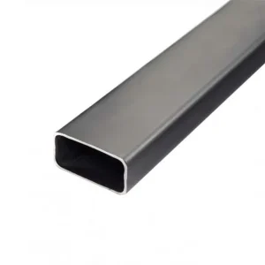 Nombre del producto: HSS 6 x 3 A 3/16 Categoría: Perfil Atributos del producto: - Material: Acero de alta velocidad (HSS) - Color: Negro - Tamaño: 6 x 3 pulgadas - Forma: Rectangular Detalles de diseño: - Sección transversal rectangular con esquinas redondeadas - Acabado liso Funcionalidad: - Utilizado comúnmente en aplicaciones de construcción y fabricación - Proporciona resistencia y durabilidad para soportar cargas Diferenciadores técnicos: - Adecuado para corte y mecanizado en diversas industrias - Soporta tratamientos térmicos para mejorar su calidad Transcripción de texto visible: - "HSS 6 x 3 A 3/16" (asumido como parte de las especificaciones del producto) Marca del producto: No se puede identificar la marca a partir de la imagen proporcionada.