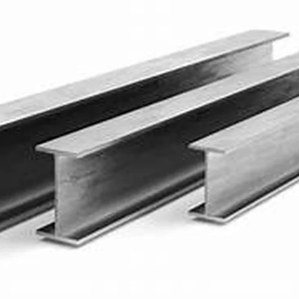Nombre del producto: IPS 6 a 12.20 MTS Categoría: Perfil Atributos del producto: - Material: Acero - Color: Gris metálico - Tamaño: 12.20 metros de longitud, se observan diferentes anchos - Forma: Perfil en I - Diseño: Estructura rectangular, con bordes rectos y superficies planas Uso y funcionalidad: - Utilizado en construcción y estructuras metálicas. Proporciona soporte y resistencia. Elementos técnicos y diferenciadores: - Conectores: No visibles en la imagen. - Características: Alta resistencia, adaptabilidad a diferentes estructuras. No se identifican marcas ni instrucciones visibles en la imagen.