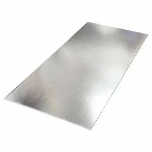Nombre del producto: LAMINA ROLADO CALIENTE C. 11 4X10 Categoría: Lamina Atributos del producto: - Material: Metal (probablemente acero o aluminio, aunque no se especifica visualmente). - Color: Plateado. - Tamaño: 4x10 pies (al menos como referencia al nombre). - Forma: Rectangular. - Diseño: Superficie lisa y pulida. Funcionalidad e interpretación de uso: - Utilizada en aplicaciones de construcción, fabricación y proyectos que requieren una lámina metálica. - Puede ser empleada para soporte estructural, revestimiento o fabricación de componentes. Elementos diferenciadores o técnicos: - Textura brillante que sugiere resistencia y durabilidad. - Grosor no especificado visualmente pero sugerido para ser adecuado para usos estructurales. Transcripción de texto visible: - No se observa texto adicional ni etiquetas en la imagen proporcionada. Marca: No se puede determinar a partir de la imagen.