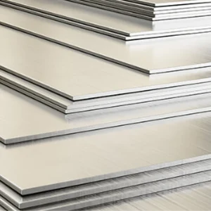 Nombre del producto: PLACA 1 1/2" EN 4'X10' A50 Categoría: Placa Atributos del producto: - Material: Acero o metal (presumido por el acabado). - Color: Plateado (brillante). - Tamaño: 4' x 10' (120 cm x 305 cm). - Grosor: 1 1/2” (3.81 cm). - Forma: Rectangular. - Diseño: Superficie lisa y pulida, sin acabados adicionales visibles. Detalles técnicos: - Propiedades: Resistente, adecuado para aplicaciones de construcción. - Uso previsto: Puede utilizarse en proyectos de construcción, fabricación y reparación. Funcionalidad: - Ideal para estructuras que requieren soporte o revestimiento. - Posible aplicación en la industria metalúrgica o de fabricación. Transcripción de texto visible: Ninguno. Elementos diferenciadores: - Grosor considerable que aporta durabilidad. - Dimensiones grandes para una variedad de aplicaciones. Marca: No identificada en la imagen.