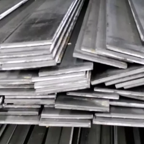 Nombre del producto: SOLERA DE 3/8" X 5" A 6.10MTS Categoría: Soleras Atributos del producto: - Material: Acero - Color: Gris oscuro (metálico) - Tamaño: 3/8" de grosor, 5" de ancho, longitud de 6.10 metros - Forma: Planchas rectangulares - Diseño: Superficie lisa Componentes y detalles: - Cantidad visible: Varias planchas apiladas - Posible uso: Estructural, soporte en construcción o fabricación - Funcionalidad: Proporciona resistencia y estabilidad en estructuras Diferenciadores técnicos: - Grosor y amplitud que ofrecen robustez para diversas aplicaciones - Superficie acabada que puede facilitar una adecuada unión o soldadura Texto visible: No se observa texto adicional en la imagen. Marca del producto: No se puede identificar. Interpretación del uso: Puede ser utilizada en la construcción o fabricación para soportar cargas.
