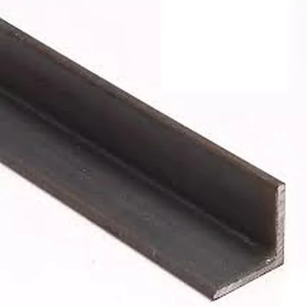 Nombre del producto: ANGULO DE 3/8" X 3" A 6.10MTS Categoría: Angulo Atributos del producto: - Material: Acero (generalmente usado en ángulos) - Color: Gris oscuro (color típico del acero sin tratar) - Tamaño: 3/8" de grosor y 3" de ancho, longitud de 6.10 metros - Forma: Sección en L (ángulo) Detalles técnicos: - Diseño: Perfil en forma de ángulo recto - Componentes: Ninguno visible (producto único) Funcionalidad: - Uso: Proporciona soporte estructural en la construcción, utilizado en marcos, refuerzos, y proyectos de carpintería. - Aplicaciones: Ideal para la construcción de estructuras, muebles, y soportes. Información adicional: - Textos visibles: No se identifican marcas ni instrucciones en la imagen. - Diferenciadores: Resistencia y durabilidad típica del acero, forma que permite una fácil incorporación en diferentes aplicaciones.