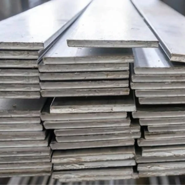 Nombre del producto: SOLERA 1/8 X 1-1/4 X 6.10 MTS Categoría: Angulo Atributos del producto: - Material: Acero galvanizado - Color: Plateado - Tamaño: 1/8" de grosor, 1-1/4" de ancho, 6.10 metros de largo - Forma: Rectangular - Diseño: Liso y plano - Componentes: Ninguna fijación visible Funcionalidad: - Uso en estructuras metálicas y aplicaciones de soporte. - Proporciona estabilidad y resistencia en construcciones. Textos visibles: - No se identifican etiquetas ni marcas específicas en la imagen. Diferenciadores o elementos técnicos: - Grosor de 1/8", que puede ser relevante para aplicaciones específicas. - Longitud de 6.10 metros, apta para proyectos de mayor escala. Marca: No se puede determinar a partir de la imagen. Observaciones: La solera parece estar fabricada en un material resistente, adecuado para su uso en diversas aplicaciones de construcción.