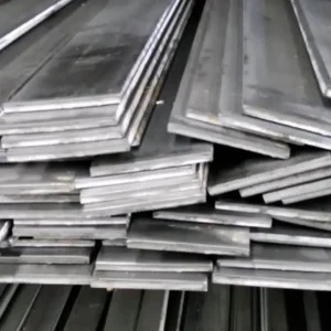 Nombre del producto: SOLERA 3/16" X 3/4" A 6.10MTS Categoría: Soleras Atributos del producto: - Material: Acero - Color: Gris metálico - Tamaño: 3/16" de espesor, 3/4" de ancho, 6.10 metros de largo - Forma: Rectangular - Diseño: Superficie lisa - Componentes: Planchas apiladas Uso y funcionalidad: - Las soleras se utilizan en aplicaciones de construcción y manufactura, proporcionando soporte estructural. - Adecuadas para sueldos y refuerzos en estructuras metálicas. Diferenciadores o elementos técnicos: - Alta resistencia debido al material. - Posibilidad de corte a medida para adaptarse a diferentes proyectos. Marca: No visible en la imagen.
