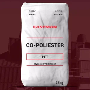 Nombre del producto: PET - MP249 - EASTMAN - GN001 Marca: Eastman Categoría: Tereftalato de Polietileno Color: Natural Capacidad: 25 kg Uso funcional: - Embalaje cosmético y de cuidado personal - Embalaje de alimentos - Embalaje industrial Atributos clave: - Excelente claridad - Excelente tenacidad - Estabilidad ante esterilización gamma, ebeam y ETO - Fácil operación primaria y secundaria Propiedades mecánicas típicas: - Estrés de tensión a la ruptura: 28 MPa (4100 psi) - Alargamiento a la ruptura: 130% - Dureza Rockwell, escala R: 106 Propiedades térmicas: - Temperatura de deflexión a 0.455 MPa: 70°C (158°F) Condiciones de procesamiento típicas: - Temperatura de secado: 71°C (160°F) - Tiempo de secado: 6 horas - Temperatura de fusión de procesamiento: 249-271°C (480-520°F) - Temperatura del molde: 16-38°C (60-100°F) Texto visible en el paquete: - "EASTMAN" - "CO-POLIESTER" - "PET" - "Inyección y Extrusión" - "25kg"