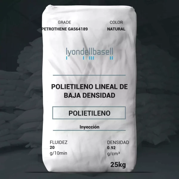 Nombre del producto: Petrothene GA564189 Categoría: Polietileno Marca: LyondellBasell Color: Natural Descripción del producto: Polietileno lineal de baja densidad, diseñado para inyección. Capacidad: 25 kg Fluidez: 20 g/10 min Densidad: 0.92 g/cm³ Aplicaciones: Utilizado en productos para actividades domésticas, herramientas de exterior, deportes, ocio, juguetes y contenedores de basura. Estado: Comercial activo Disponibilidad: Norteamérica Propiedades típicas: - **Melt Flow Rate** (190 °C/2.16 kg): 20 g/10 min - **Densidad** (23 °C): 0.924 g/cm³ - **Modulus de Flexión** (1% Secante): 63000 psi / 440 MPa - **Tensile Strength at Break** (23 °C): 1200 psi / 8 MPa - **Tensile Strength at Yield** (23 °C): 2100 psi / 14 MPa - **Elongación Tensil al Yield** (23 °C): 12% - **Hardness** (Shore D): 57 - **Vicat Softening Temperature**: 196 °F / 91 °C - **Temperatura de Deflexión Bajo Carga**: 113 °F / 45 °C Métodos de procesamiento: - Compounding - Inyección - Cableado y alambre Notas: Propiedades típicas no son límites de especificación.