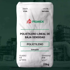 Nombre del producto: PE-6109-PEMEX Categoría: Polietileno Marca: PEMEX Información del manual del producto: Distribuidora Don Ramis SA. de CV. Presentación: 25 kg. Sacks Tipo de material: Polietileno lineal de baja densidad (LDPE) Fluidez: 2.2 g/10 min (ASTM D - 1238) Densidad: 0.92 g/cm³ (ASTM D - 792) Aplicaciones: - Coextrusión - Películas tubulares - Bolsas - Película para envasado automático Características: - Contiene no slip y no antiblock. - Cumple con los requisitos de la FDA y estándares europeos para contacto directo con alimentos. Propiedades del film (a 25 µm): - Resistencia a la tracción a la ruptura: 10 MPa (ASTM D - 638) - Resistencia a la tracción al rendimiento: 16 MPa (ASTM D - 638) - Módulo de tracción 1% secante: 230 MPa (ASTM D - 638) - Alargamiento a la ruptura: 750% (ASTM D - 638) - Impacto Dart (cal 50 µm): 195 g (ASTM D - 1709) - Resistencia al desgarro: 31 kN/m (ASTM D - 1922) - Haze: 85% (ASTM D - 1003) Diferenciadores técnicos: - Resina prime certificada que contiene Buteno, diseñada para producción de películas sopladas para empaques de propósito general. - Excelente procesabilidad para moldeo por soplado y extrusión. Este producto es ideal para aplicaciones que requieren una película resistente y flexible, adecuada para el envasado de alimentos y otros productos.