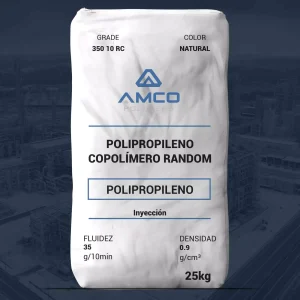 Nombre del producto: PP - RANDOM - MFI35 - AMCO - 350 10 RC Categoría: Polipropileno Marca: AMCO Polymers Descripción del producto: Polipropileno Copolímero Random Color: Natural Tamaño del envase: 25 kg Características: - Fluidez: 35 g/10 min - Densidad: 0.9 g/cm³ - Uso: Inyección Aplicaciones: - Artículos de uso doméstico - Productos para consumidores - Empaque rígido Estado del material: Comercial, Activo Método de procesamiento: Moldeo por inyección Propiedades ASTM & ISO: 1. **Físicas** - Densidad: 0.900 g/cm³ (ASTM D1505) - Flujo de masa: 35 g/10 min (ASTM D1238) 2. **Mecánicas** - Resistencia a la tracción (Rendimiento): 4050 psi (ASTM D638) - Módulo de flexión - 1% Secante: 148000 psi (ASTM D790) 3. **Impacto** - Impacto Izod Notado (73°F): 1.2 ft·lb/in (ASTM D256) 4. **Térmicas** - Temperatura de deflexión bajo carga (66 psi, no recocido): 180 °F (ASTM D648) Notas: Propiedades típicas, no son especificaciones.