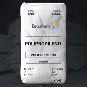 Nombre del producto: PP - RANDOM - MFI35 - BRASKEM - RP250 Marca: Braskem Categoría: Polipropileno Subgrupo: Copolímero aleatorio Características técnicas: - Fluidez: 35 g/10 min - Densidad: 0.9 g/cm³ Color: Natural Tamaño del envase: 25 kg Usos sugeridos: Contenedores de alimentos reutilizables, productos para el hogar, moldeo por inyección de ciclo rápido. Comentarios: - Este polipropileno ofrece estabilidad superior en el procesamiento, claridad estética y propiedades ópticas mejoradas. - Se han desarrollado resinas a medida para cumplir con requisitos específicos. - No contiene aditivos con metales pesados ni materiales a base de organotina. Nota: Los valores son típicos y no deben considerarse absolutos; solo los mencionados en el Certificado de Calidad garantizan el producto.