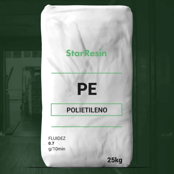 Nombre del producto: PE - Polietileno Marca: StarResin Categoría: Polietileno Peso: 25 kg Fluidez: 0.7 g/10min Atributos del producto: - Material: Polietileno - Color: Blanco (según la imagen) - Tamaño: Bolsa de 25 kg - Diseño: Bolsa sin detalles adicionales visibles, etiquetada claramente Funcionalidad: - Producto utilizado en aplicaciones que requieren polietileno, versátil en la industria y fabricación. Diferenciadores técnicos: - Fluidez especificada de 0.7 g/10min, lo que indica características de procesamiento bajo condiciones específicas. Transcripción de texto visible: - "StarResin" - "PE" - "POLIETILENO" - "FLUIDEZ 0.7 g/10min" - "25kg"