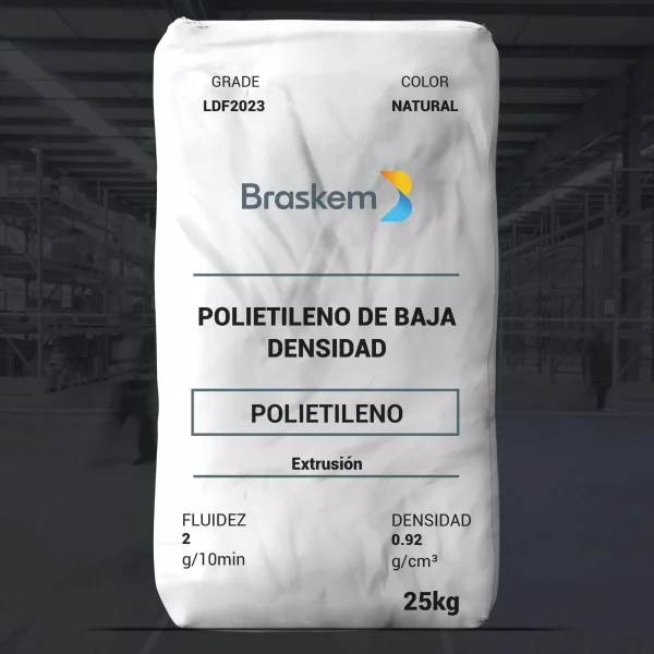 Nombre del producto: Polietileno de Baja Densidad LDF2023 Marca: Braskem Categoría: Polietileno Color: Natural Tamaño/Capacidad: 25 kg **Propiedades:** - Fluidez: 2 g/10 min - Densidad: 0.92 g/cm³ **Uso y Aplicaciones:** - Películas para embalaje de alimentos - Bolsas y sacos - Películas sopladas - Empaque flexible (película plana) **Proceso de fabricación:** - Extrusión de películas planas - Extrusión de película soplada **Observaciones Adicionales:** - Leer la hoja de datos de seguridad antes de su uso. - No recomendado para envases que estén en contacto con soluciones parenterales o el cuerpo humano. - Consultar información regulatoria disponible en www.braskemidesa.com. Esta información se basa en los datos visibles y la descripción proporcionada.