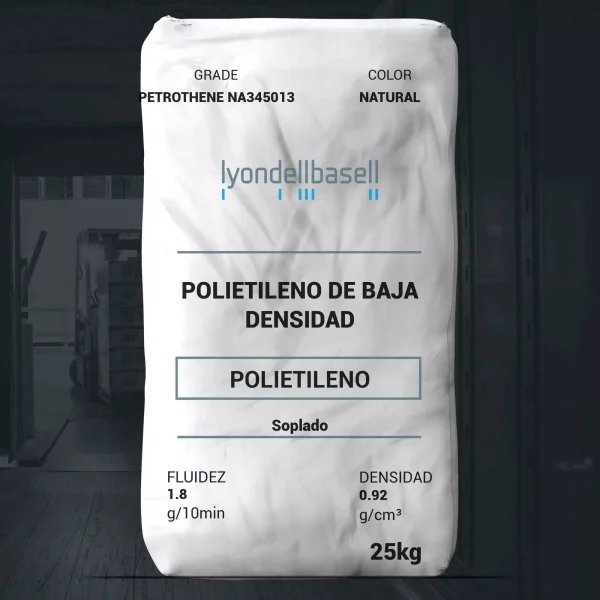 Nombre del producto: PE - LDPE - MFI1.8 - LYONDELLBASELL - PETROTHENE NA345013 Categoría: Polietileno Marca: LyondellBasell Color: Natural Tamaño del envase: 25 kg Propiedades técnicas: - Fluidez: 1.8 g/10 min - Densidad: 0.921 g/cm³ Aplicación: - Película de claridad - Empaque flexible Método de procesamiento: - Película soplada; Película fundida Descripción del producto: Petrothene NA345 es una serie de resinas homopolímeras que combinan claridad premium con resistencia y rigidez. Seleccionada para empaques textiles, bolsas de pan y otras películas delgadas, mejoradas por claridad y brillo. Estado: Activo Disponibilidad: América del Norte Notas: - Datos de película obtenidos de muestras producidas en línea de película soplada de 3 1/2" (89 mm). - Las propiedades son típicas y no deben interpretarse como límites de especificación. Información adicional: Más información sobre LyondellBasell está disponible en su sitio web.