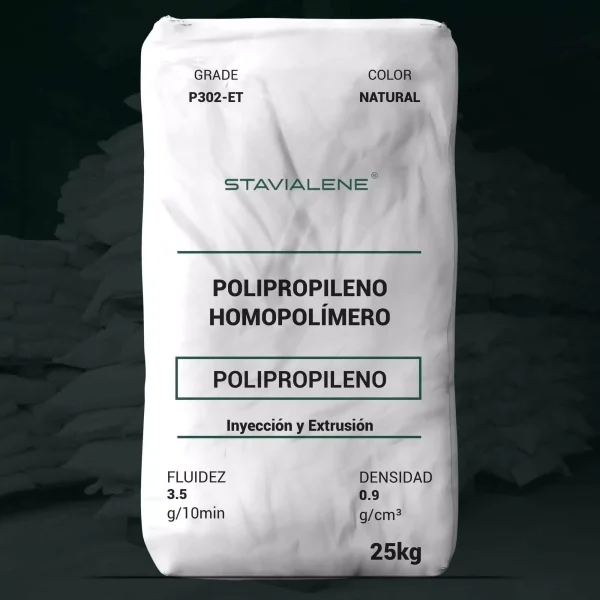 Nombre del producto: PP - HOPP - MFI3.5 - STAVIALENE - P302-ET Categoría: Polipropileno Marca: Stavialene Color: Natural Tamaño: 25 kg Fluidez: 3.5 g/10 min Densidad: 0.9 g/cm³ Uso: Inyección y Extrusión Descripción: Polipropileno Homopolímero (PP) Aplicaciones: Producción de raffia Regulaciones: Aprobado para contacto con alimentos bajo 21 CFR 177.1520(c) Distribuido por: Stavian Chemical Joint Stock Company, Hanoi, Vietnam Información adicional: Los valores típicos son variables y no deben ser usados como límites de especificación. Propiedades físicas típicas se encuentran en el manual y pueden incluir otros detalles no mostrados visualmente.