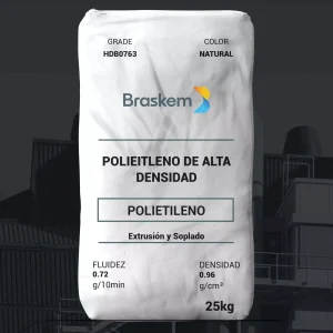 Nombre del producto: PE - HDPE - MFI0.72 - BRASKEM - HDB0763 Categoría: Polietileno Marca: Braskem Color: Natural Peso: 25 kg Características técnicas: - Fluidez: 0.72 g/10 min - Densidad: 0.96 g/cm³ Uso y Funcionamiento: - Aplicaciones: Envasado de leche, botellas de agua, envasado de jugo, envasado de alimentos líquidos. - Procesos: Moldeo por extrusión y soplado. Propiedades mecánicas: - Resistencia a la tracción (corte): - Estrés a la ruptura: 20 MPa - Estrés a la fluencia: 30 MPa - Deformación a la fluencia: 6% - Deformación a la ruptura: 510% - Módulo de elasticidad (1% secante): 1475 MPa - Módulo de flexión (1% secante): 1480 MPa - Resistencia al impacto Izod: 100 J/m - Temperatura de deflexión térmica (0.455 MPa): 75 °C - Punto de ablandamiento Vicat (10 N): 130 °C Notas Adicionales: - Leer la Hoja de Datos de Seguridad antes de usar. - La información proporcionada refleja valores típicos y no debe considerarse absoluta. - No se recomienda el uso del producto para el contacto con soluciones parenterales ni dentro del cuerpo humano.