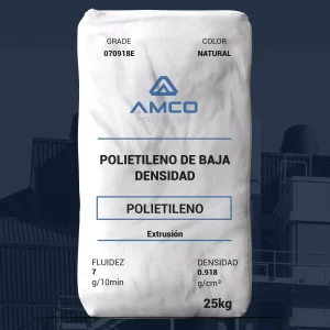 Nombre del producto: PE - LDPE - MFI7 - AMCO - PRIMATOP 070918E Categoría: Polietileno Información del producto: - Marca: Amco Polymers - Tipo: Polietileno de baja densidad - Color: Natural - Fluidez: 7 g/10 min - Densidad: 0.918 g/cm³ - Tamaño del paquete: 25 kg - Método de procesamiento: Extrusión Características: - Buena adhesión - Buen sellado al calor - Alta flexibilidad - Bajo neck-in Usos: - Empaques flexibles - Revestimientos de papel Calificaciones de agencias: - FDA 21 CFR 177.1520(c) 3.2a Propiedades físicas y mecánicas: - Resistencia a la tracción (rendimiento): 10.3 MPa - Alargamiento a la rotura: 550 % - Módulo de flexión - Secante al 1%: 207 MPa - Temperatura de ablandamiento Vicat: 83.9 °C Estado del material: - Comercial: Activo - Disponibilidad: América del Norte