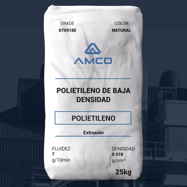 Nombre del producto: PE - LDPE - MFI7 - AMCO - PRIMATOP 070918E Categoría: Polietileno Información del producto: - Marca: Amco Polymers - Tipo: Polietileno de baja densidad - Color: Natural - Fluidez: 7 g/10 min - Densidad: 0.918 g/cm³ - Tamaño del paquete: 25 kg - Método de procesamiento: Extrusión Características: - Buena adhesión - Buen sellado al calor - Alta flexibilidad - Bajo neck-in Usos: - Empaques flexibles - Revestimientos de papel Calificaciones de agencias: - FDA 21 CFR 177.1520(c) 3.2a Propiedades físicas y mecánicas: - Resistencia a la tracción (rendimiento): 10.3 MPa - Alargamiento a la rotura: 550 % - Módulo de flexión - Secante al 1%: 207 MPa - Temperatura de ablandamiento Vicat: 83.9 °C Estado del material: - Comercial: Activo - Disponibilidad: América del Norte