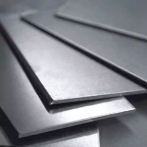Nombre del producto: PLACA 3/4" A 6´ X 20´ A36 Categoría: Placa Atributos del producto: - Material: Acero A36 - Color: Gris oscuro o metálico - Tamaño: 3/4" de grosor, 6' de ancho, 20' de largo - Forma: Placa rectangular - Diseño: Superficie lisa Características adicionales: - Funcionalidad: Utilizada en construcción, estructuras metálicas, y maquinaria. - Diferenciadores técnicos: Placas con acabado liso que facilitan el corte y soldadura. - Capacidades: Alta resistencia y durabilidad en condiciones de uso industrial. Transcripción de texto visible: No se observan etiquetas o instrucciones textuales en la imagen. Marca: No se identifica en la imagen.