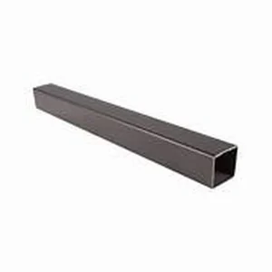 Nombre del producto: PTR de 1 1/4 Calibre 16 Categoría: Perfil Tubular Rectangular Atributos del producto: - Material: Acero (presumiblemente basado en la apariencia) - Color: Negro - Tamaño: 1 1/4 pulgadas de ancho (dimensiones generales no visibles) - Forma: Tubular rectangular Detalles funcionales: - Uso: Estructural, utilizado en construcciones y montajes - Diseño: Perfil rectangular, permite una distribución uniforme de carga Elementos técnicos: - Conectores: No visibles - Botones: No visibles Texto visible: No hay texto discernible en la imagen. Brand: No se puede determinar marca visible en la imagen.