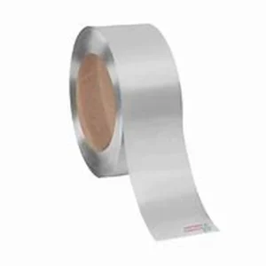 Nombre del producto: Cintilla en galvanizado cal. 26 Categoría: Lamina Atributos del producto: - Material: Galvanizado - Color: Plateado - Tamaño: Calibre 26 (especificar dimensiones si se requieren) - Forma: Rollos - Detalles de diseño: Superficie lisa y brillante Uso y funcionalidad: - Se utiliza en aplicaciones de construcción y reparación, especialmente para refuerzo y soporte. Elementos técnicos: - Presentación: En rollo, lo que facilita el manejo y la aplicación. Texto visible: - No se observa texto adicional en la imagen. Diferenciadores: - Resistencia a la corrosión gracias al galvanizado. Marca: No se puede identificar marca a partir de la imagen.