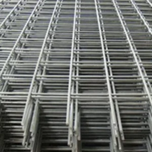 Nombre del producto: HOJA DE MALLA ELECTROSOLDADA 66 1010 Categoría: Malla Atributos del producto: - Material: Acero (presumiblemente, dado el aspecto del metal) - Color: Plateado - Tamaño: No especificado, pero visible en la imagen - Forma: Rectangular - Diseño: Estructura de malla electrosoldada con alambres dispuestos en una cuadrícula uniforme - Componentes: Varillas horizontales y verticales soldadas entre sí Funcionalidad e uso: - Usada generalmente para refuerzo estructural o en cercas - Proporciona soporte y durabilidad en construcción Elementos técnicos: - Tipo de malla: Electrosoldada - Distancia entre varillas: No especificada, pero uniforme - Acabado: Posiblemente galvanizado para resistencia a la corrosión Marca: No se puede identificar desde la imagen.