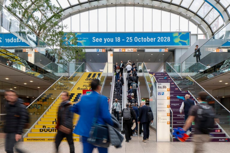 K 2025: economía circular del plástico impulsa eficiencia y IA en maquinaria para transformadores y proveedores